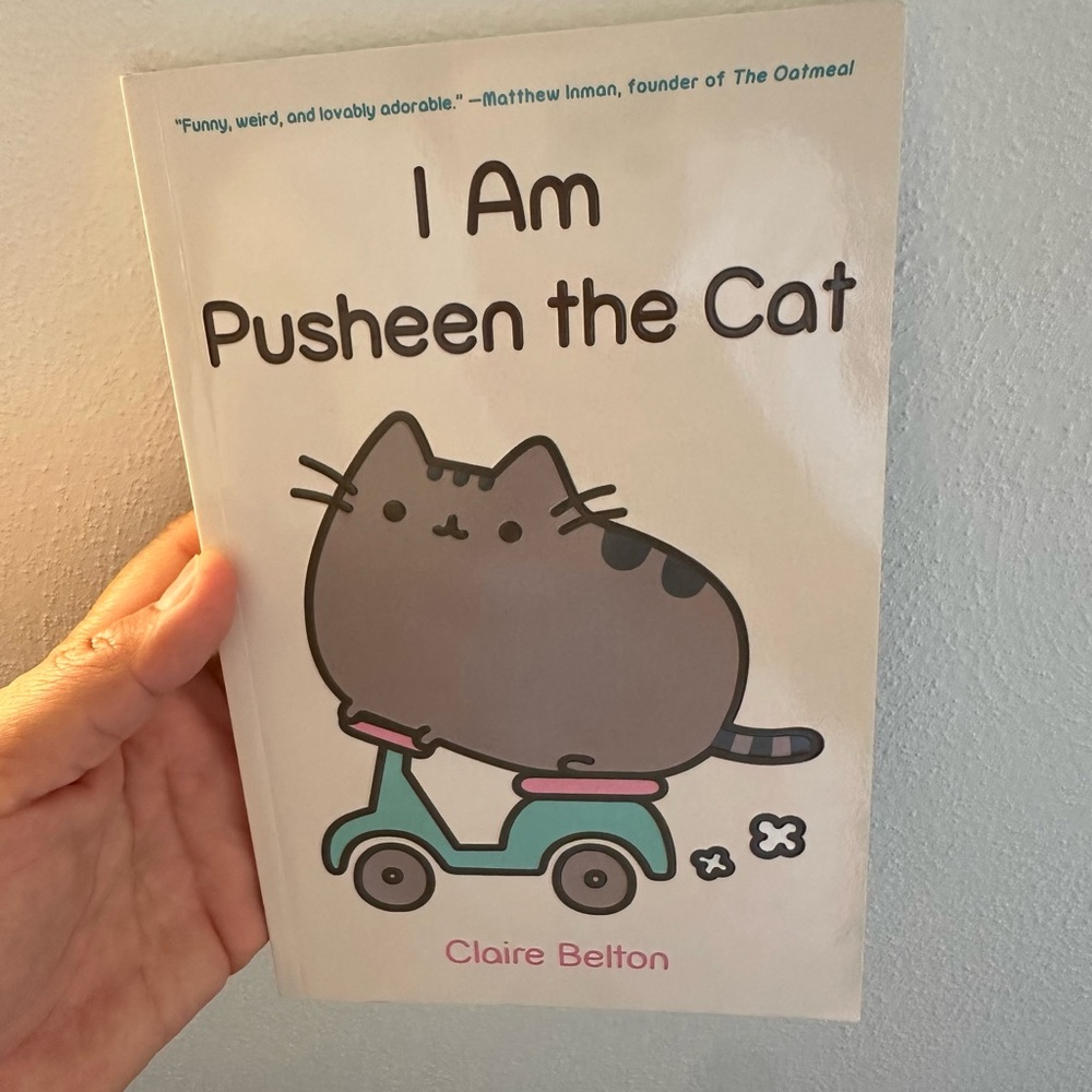 Book I am pusheen the cat by Claire Belton